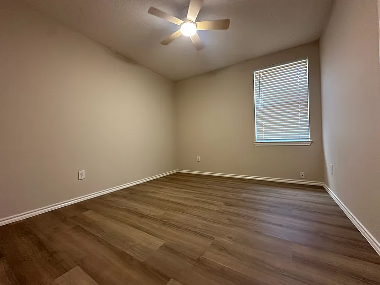 1316 Willow Tree Dr — Photo 6