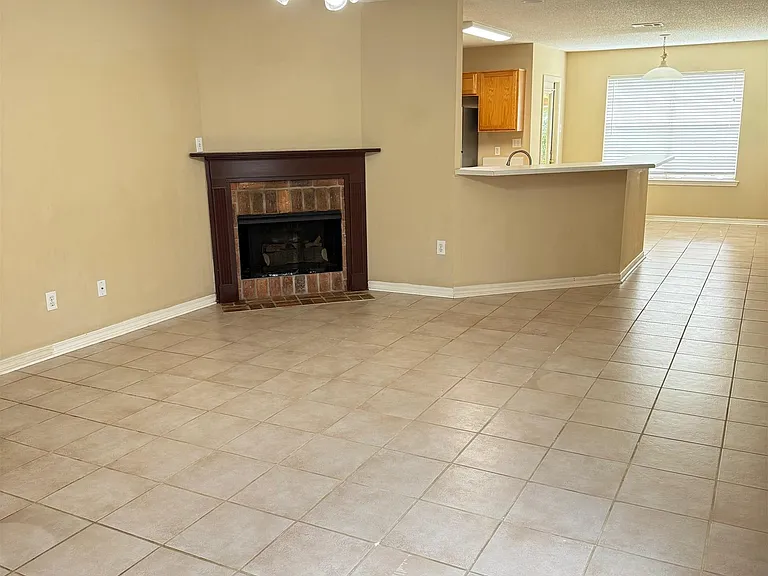406 Belle Chase Ct S — Photo 2