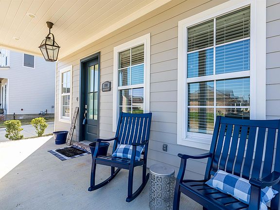3rd image of 1102 Ambassador Cir