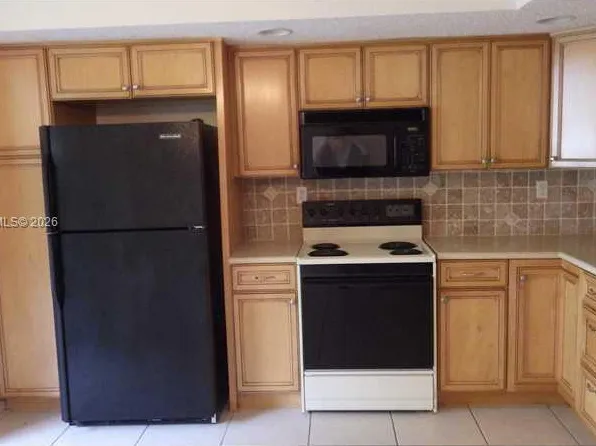 8015 SW 107th Ave APT 111, Miami, FL 33173
