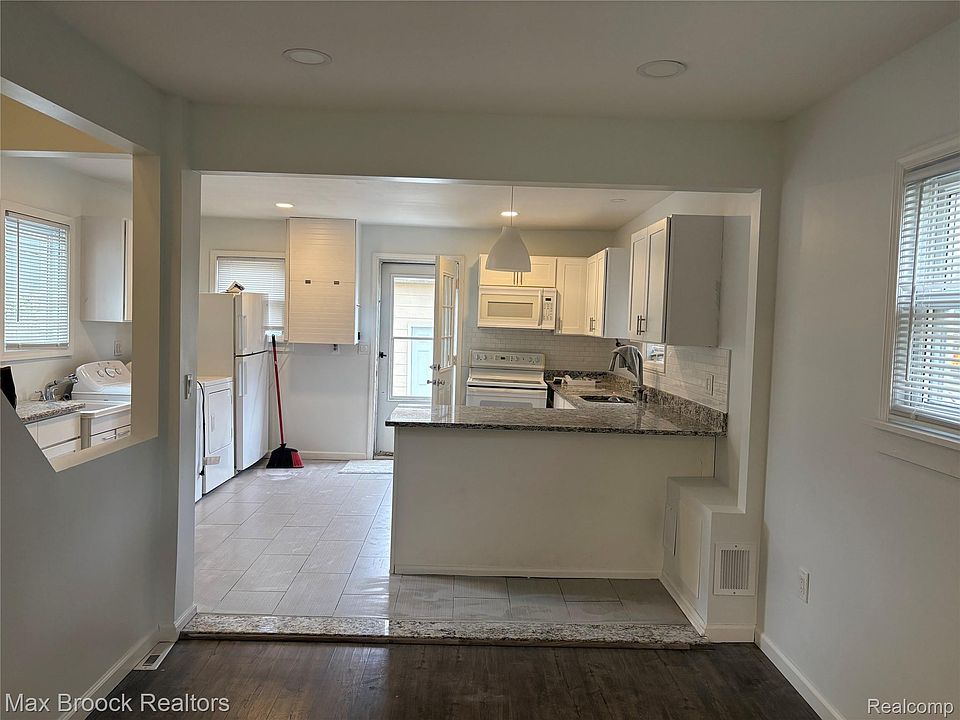 27141 Hampden St, photo 3