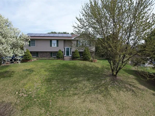 6725 Bruce Ln, Slatington, PA 18080