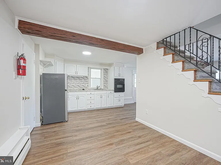 136 N Read Ave #B — Photo 10