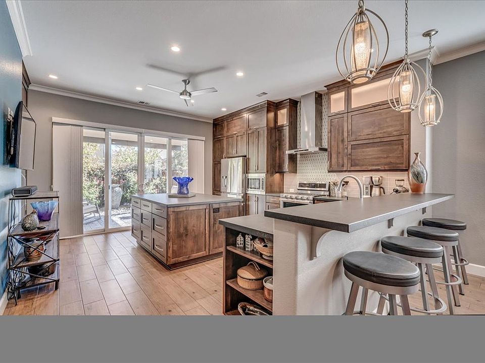 1st image of 10562 Thistle Berry Ct
