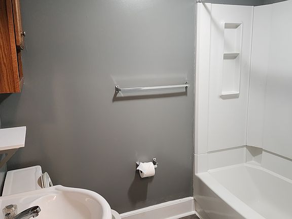 5th image of 1009 W Bethel Ave