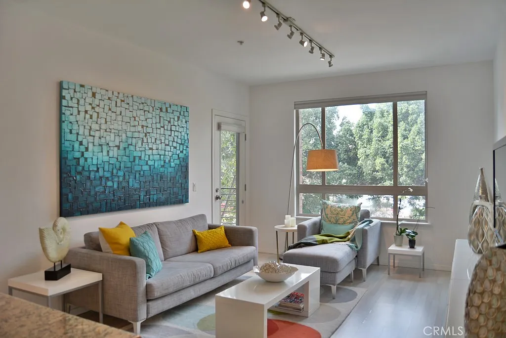 100 S Alameda St — Photo 1