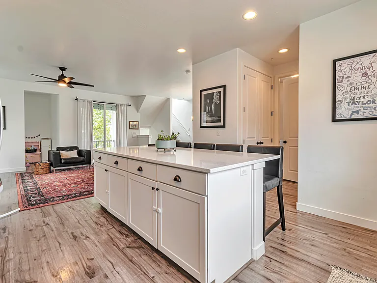 7649 S Lind Ln — Photo 14