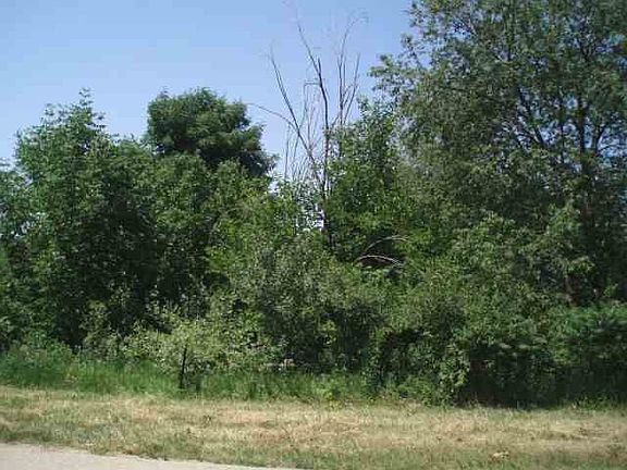3rd image of 16 Bluffwood Trl