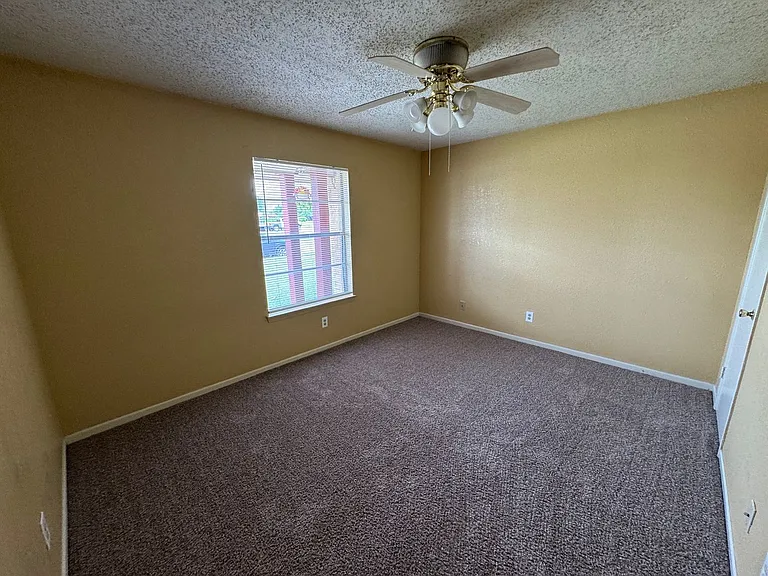 2208 Hunt Dr — Photo 9