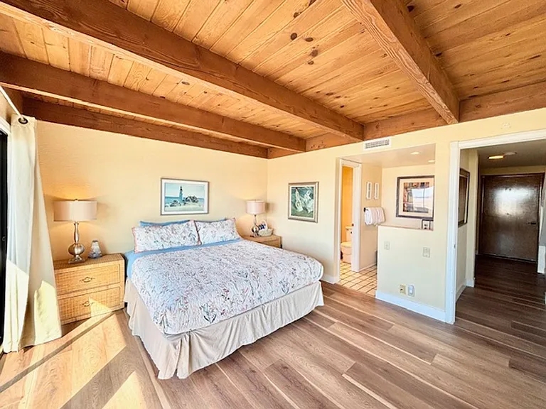 3949 Ocean Dr — Photo 11