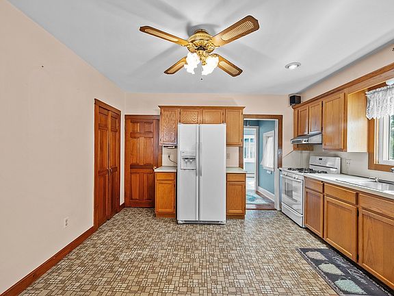 4th image of 64 Locust St