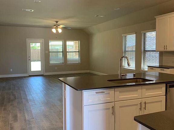 3rd image of 5917 Horsetail Dr