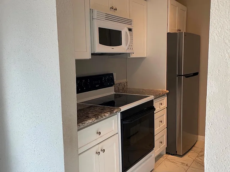 6111 Beverly Hill St #35 — Photo 2