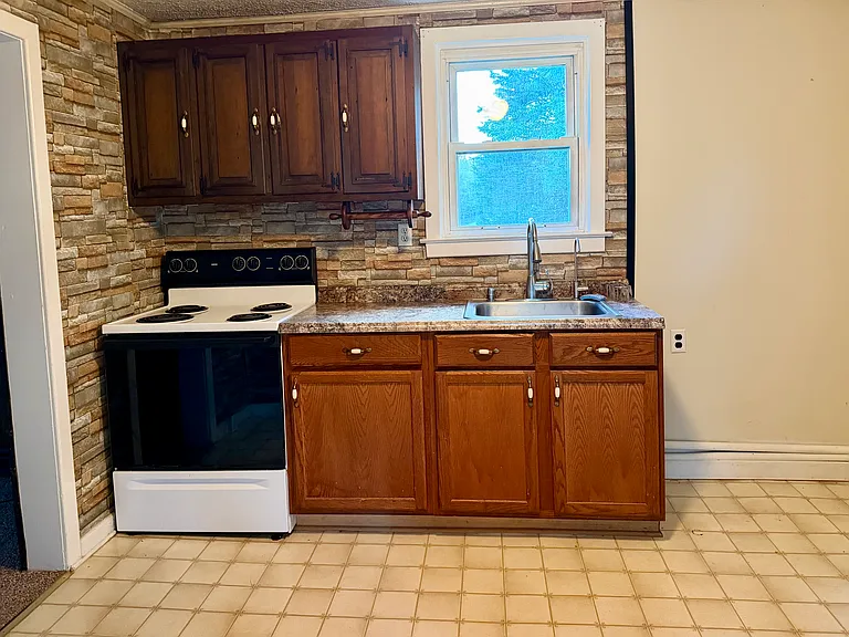 241 Harpers Hollow Ln — Photo 6