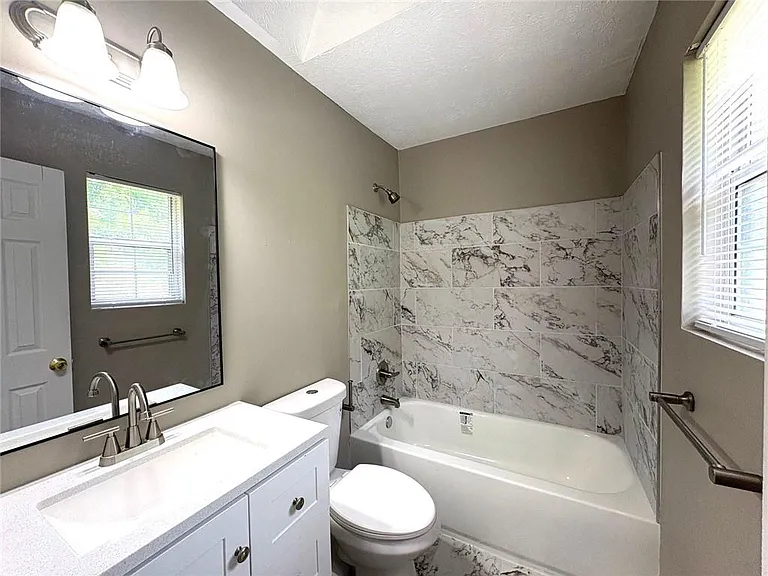 1990 Lown Farm Ln — Photo 11