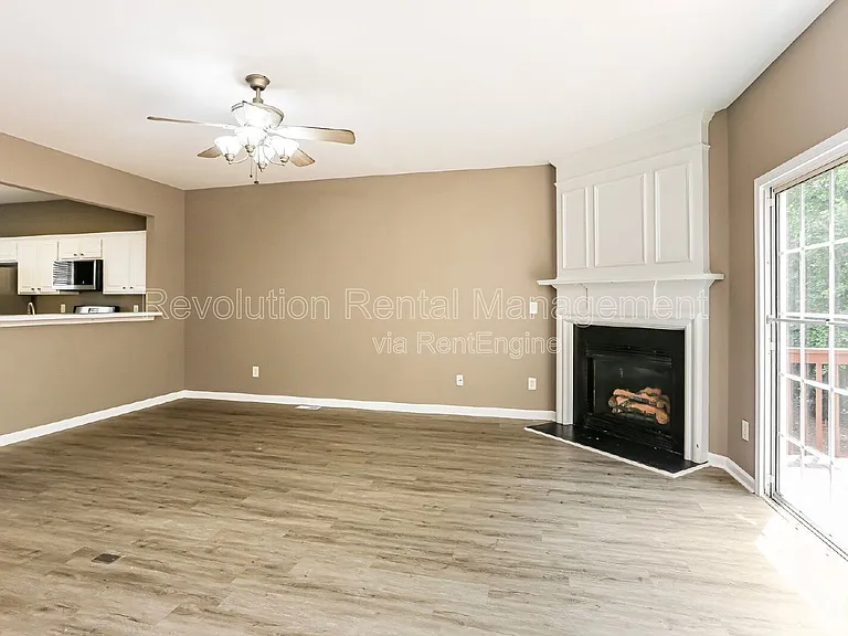 1007 Whittington Way — Photo 7
