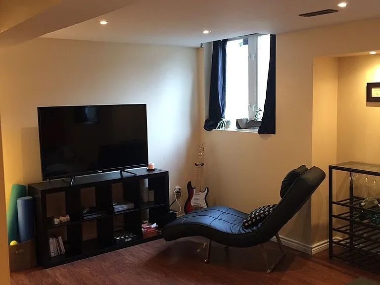 29 Golden Orchard Rd #LOWER — Photo 8