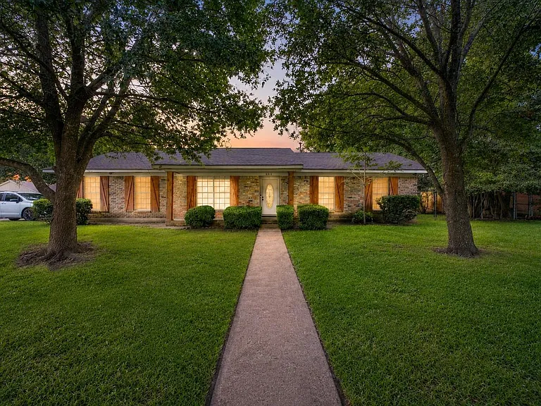 5911 Dawnridge Dr — Photo 1
