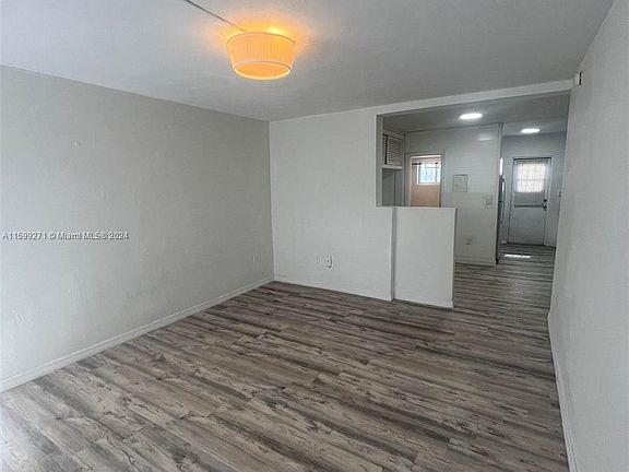 3rd image of 944 Meridian Ave APT 4