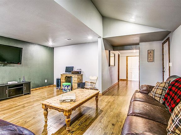 5th image of 841 Hillburn Dr