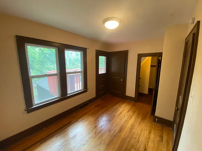 333 N Foster Ave — Photo 8