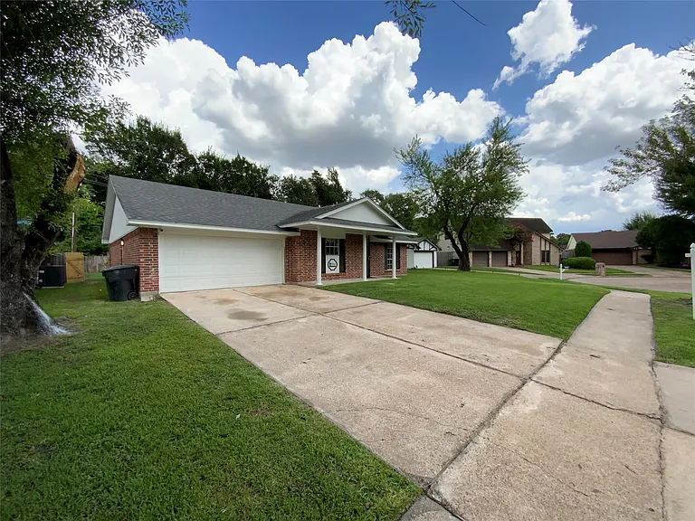 7710 Ashmole Ln — Photo 2