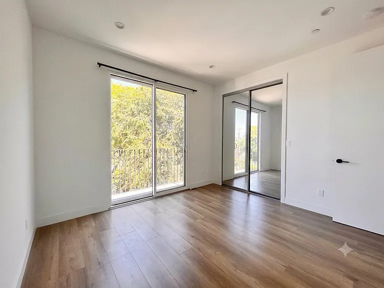 161 S Hoover St #B — Photo 19
