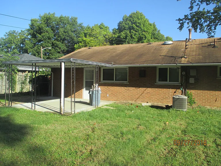3585 Roswell Dr — Photo 33