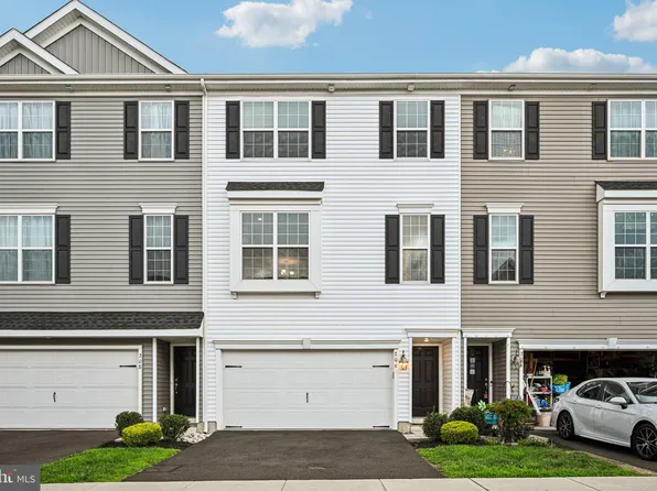 206 Pond View Ct, Quakertown, PA 18951