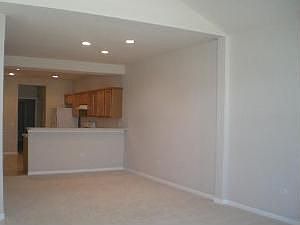 4th image of 610 Schumann St