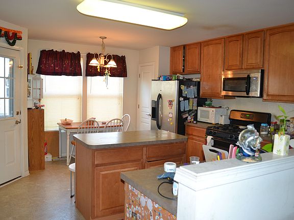 3rd image of 1532 Bristol Ln Unit 2