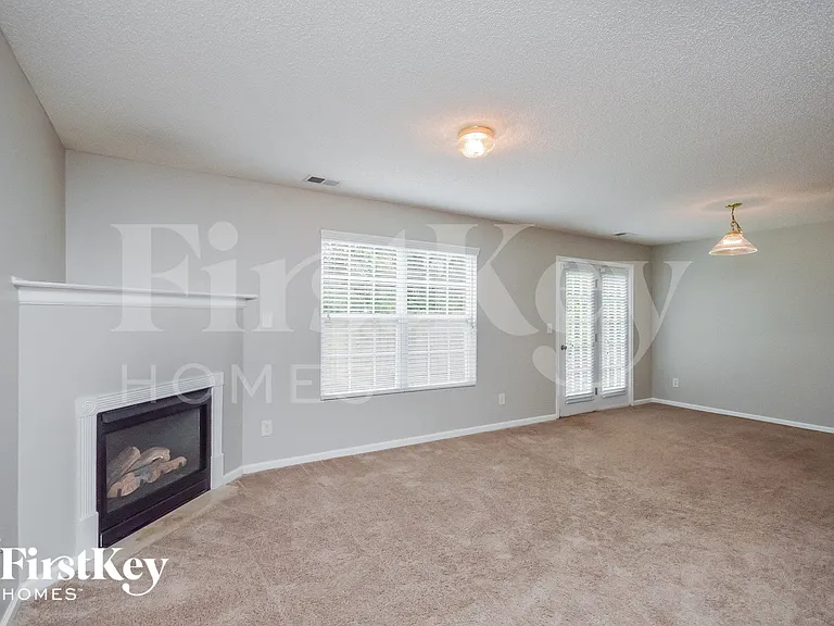 70 Fieldview Ln — Photo 2