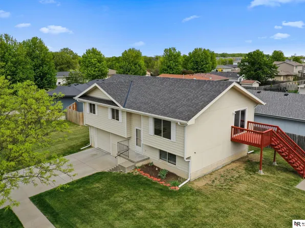 1530 SW Lacey Ln, Lincoln, NE 68522