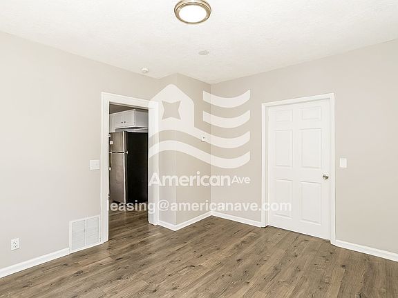 1301485_003_dining_room_4.jpg