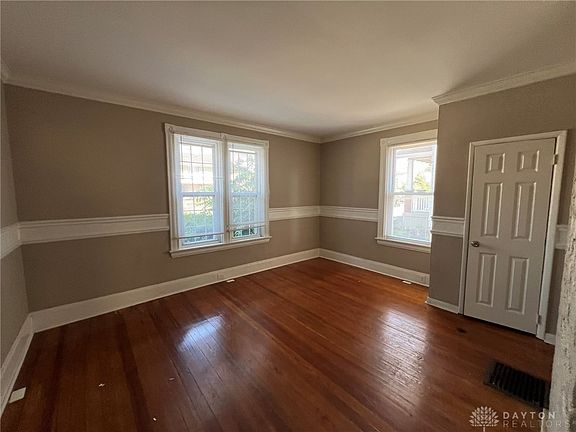 5th image of 3248 Glenmore Ave