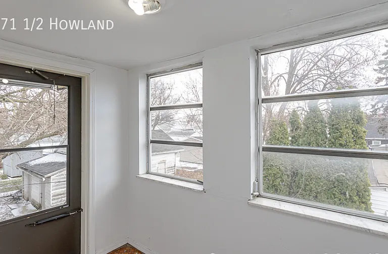 571 Howland Ave — Photo 7