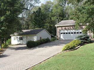 2004 Fox Trail Dr, La Grange, KY 40031