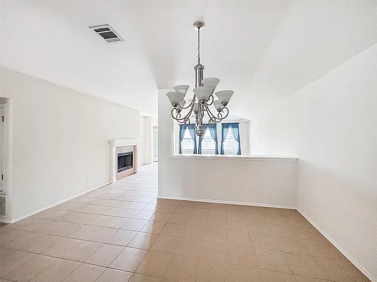 7810 Squirrel Hollow Dr — Photo 8