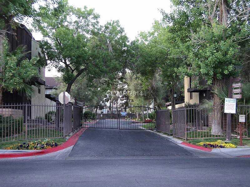 1st image of 564 Oakbrook Ln