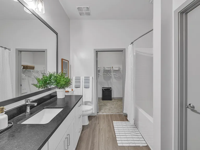 District 757 Apartments — Photo 31