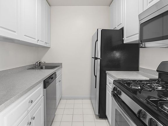 4th image of 401 E 80th St APT 21H