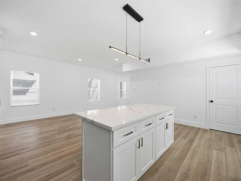 801 E 32nd 1/2 St #A — Photo 12