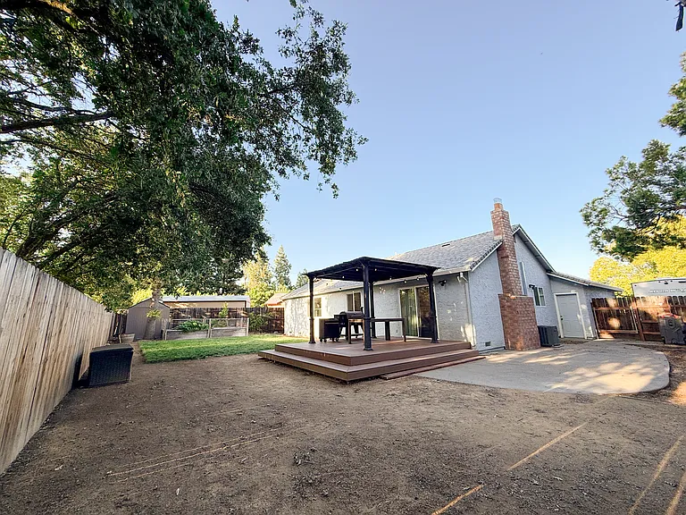 301 Temple Dr — Photo 9