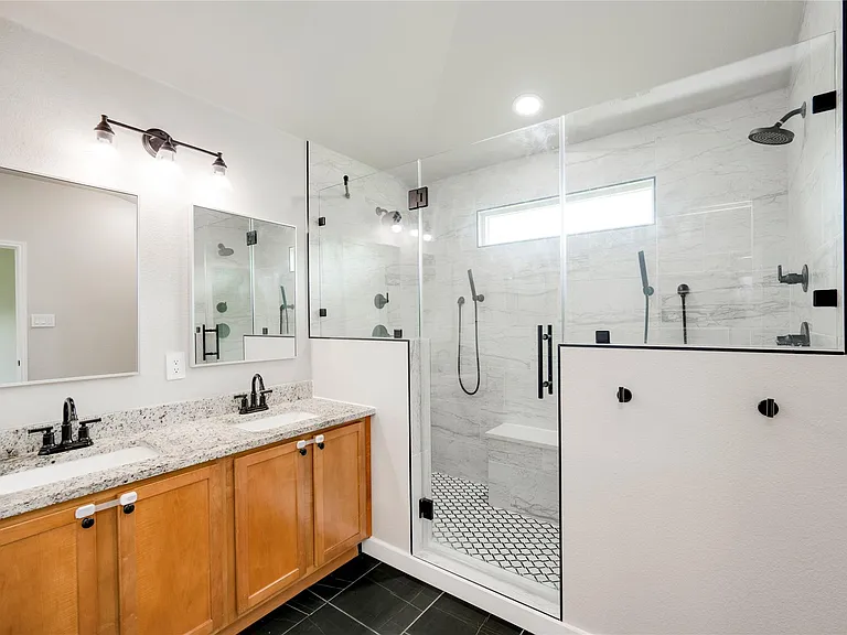 2401 Marshall Trl — Photo 29