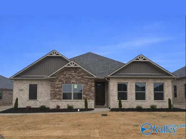 26445 Old Town Dr, Athens, AL 35613