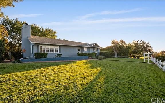 5th image of 636 E Mariposa Dr