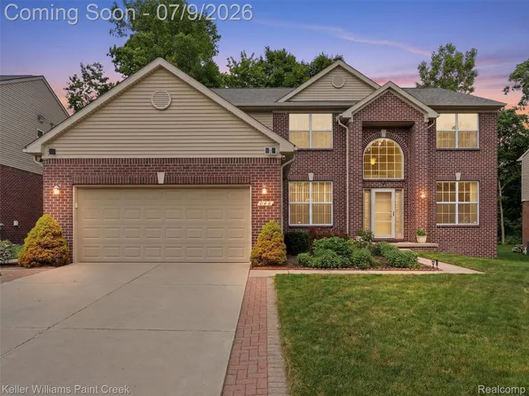 846 Monterey Ln, Rochester Hills, MI 48307
