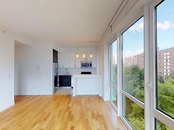 5th image of 805 Columbus Ave APT 15B