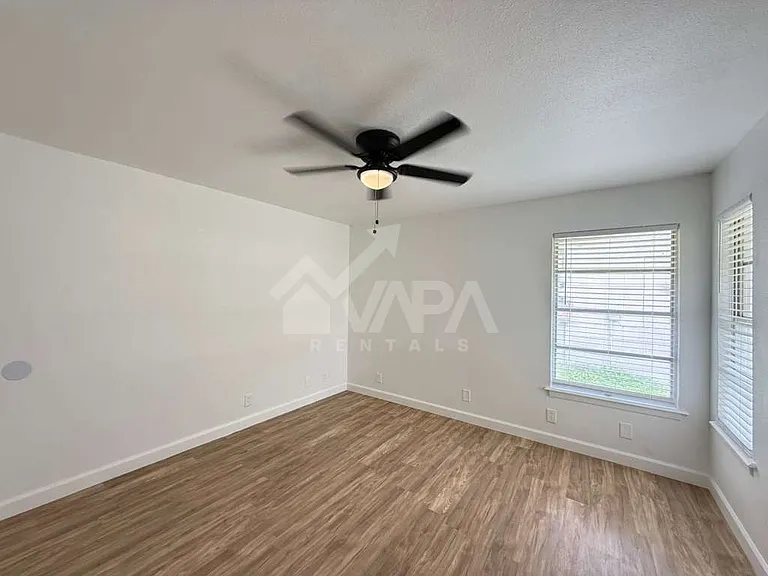 4511 Diamondhead Dr — Photo 12