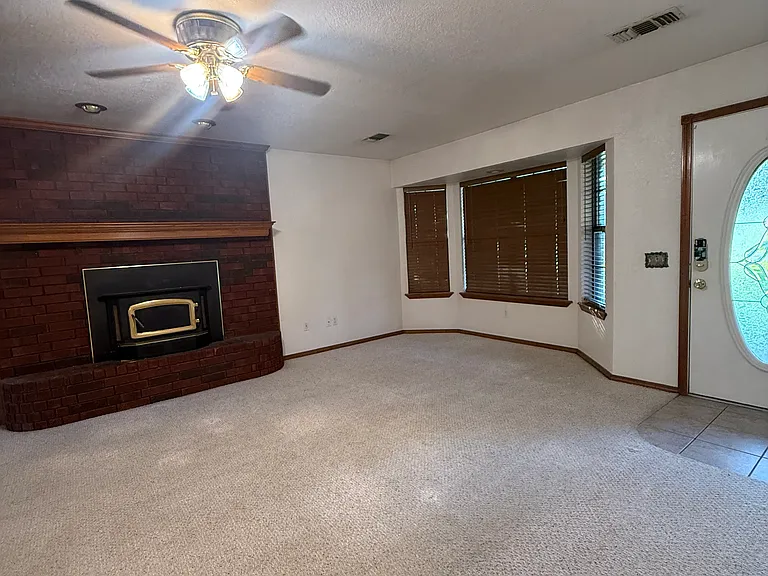 133 Sierra St — Photo 3